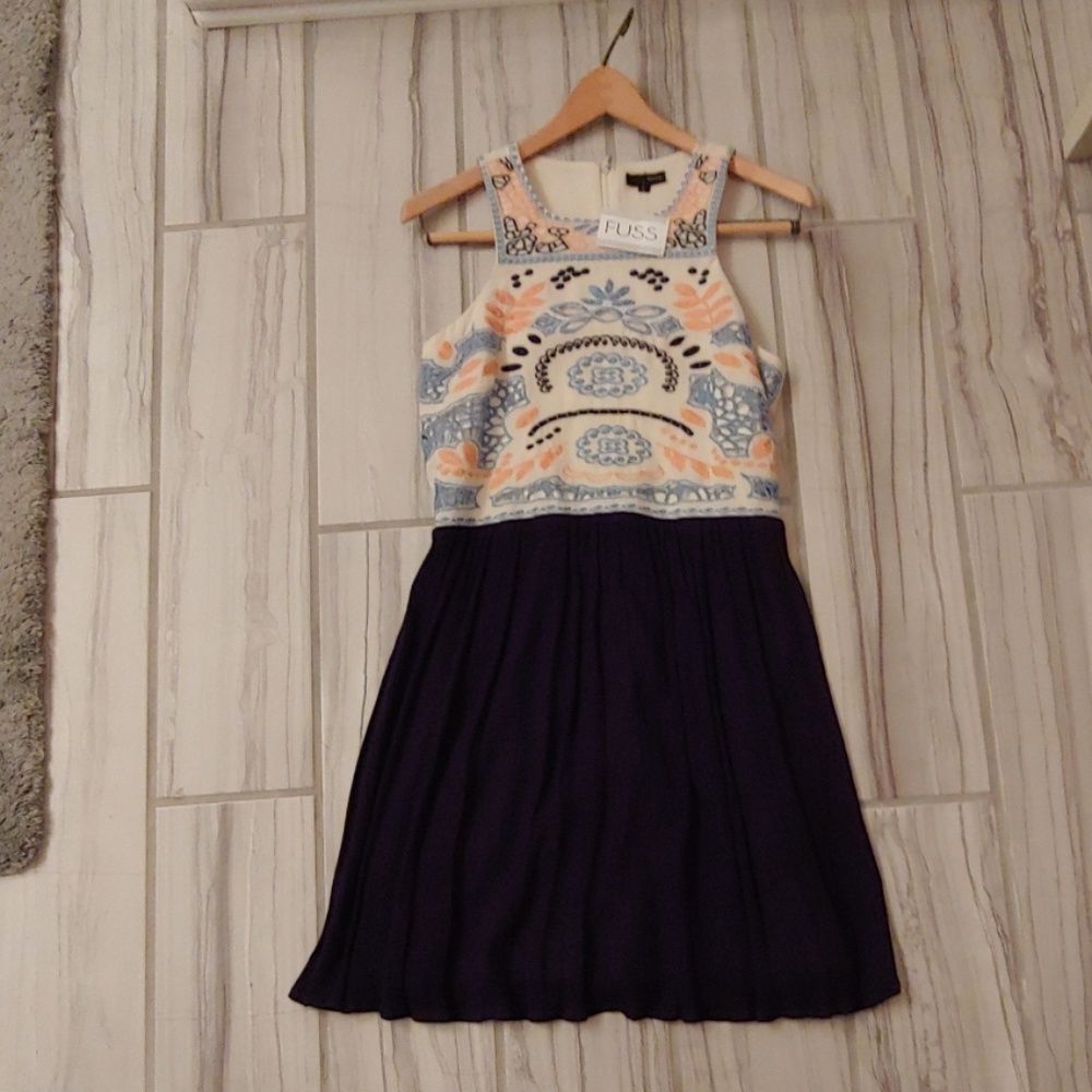 Dress - Picture 2 of 4
